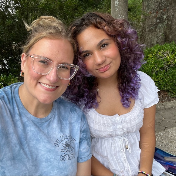 Meet your Posher, Laura - Picture 2 of 3